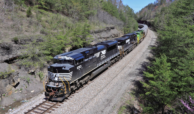 Southbound 46G makes some sweet EMD music at it gets back on the move at Parkers Lake 