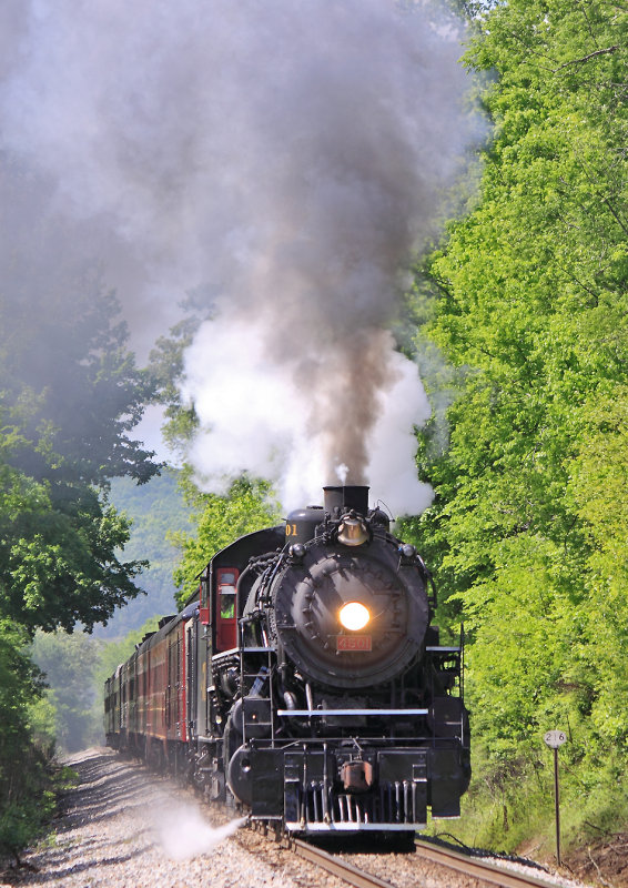 Southern 4501 sprints across the last mile to the wye at Cleveland 