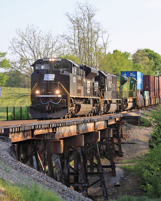 Westbound NS 22A crosses the creek at Salvisa with Penn Central 1073 leading 