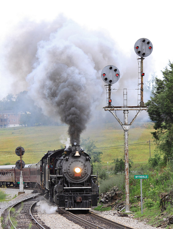 Southern steam passes the N&W signals at Wytheville on a cloudy Friday morning 