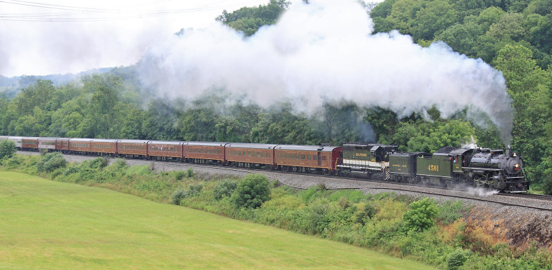 A light rain falls as 4501 sprints down the valley at Atkinson 