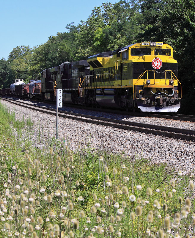 NS 376 holds the main at East Waddy during a busy morning on the LS 