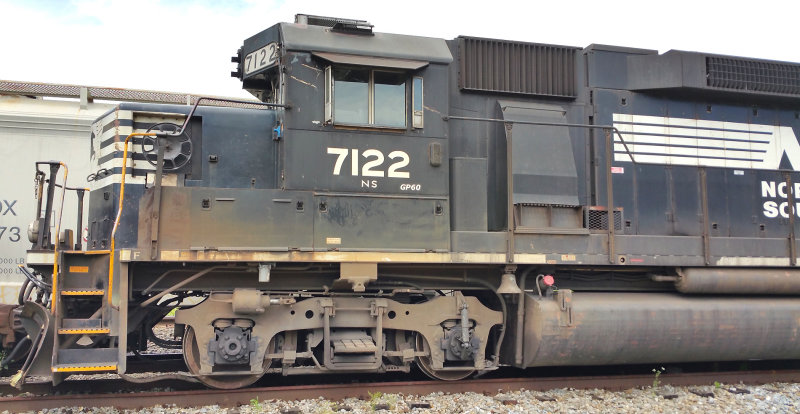 NS GP60 #7122 at Lawrenceburg 