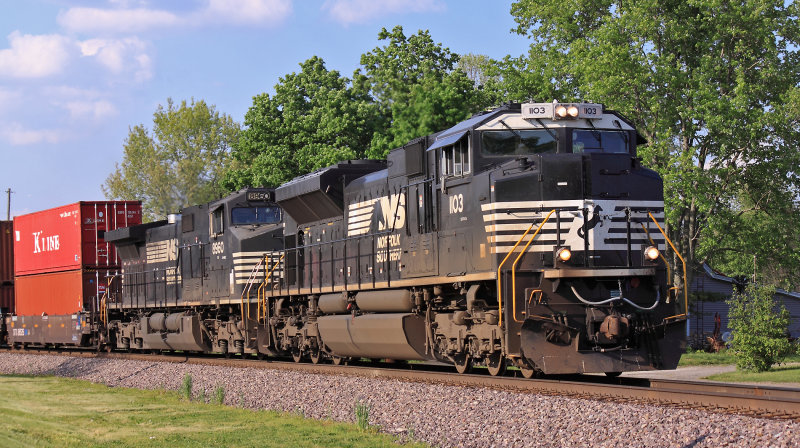 NS 23G comes around the curve into Salvisa 