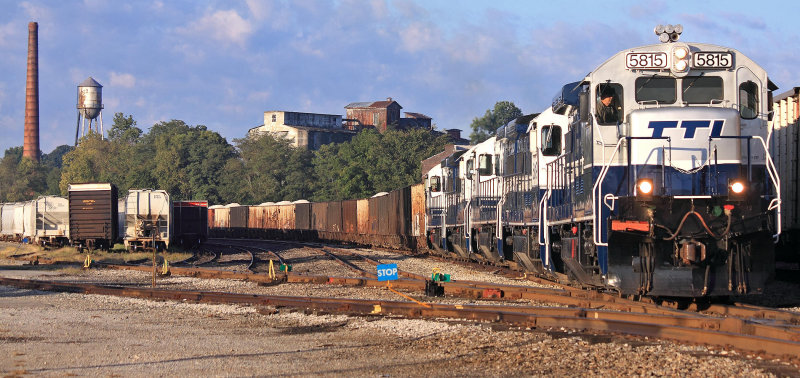 TTI power gets the days train together in the yard at Paris 