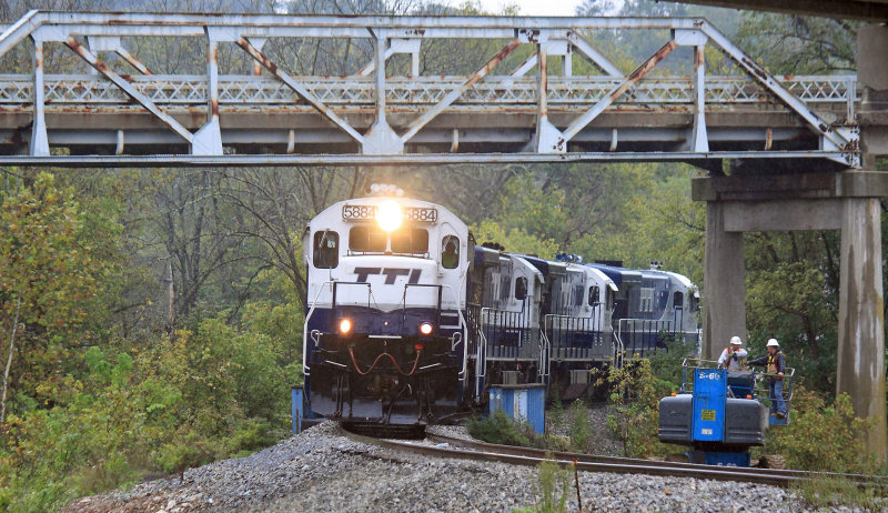 Passing under the old and new bridges at Meyers