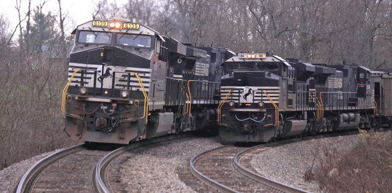 Loaded and empty coal trains meet at Waddy 