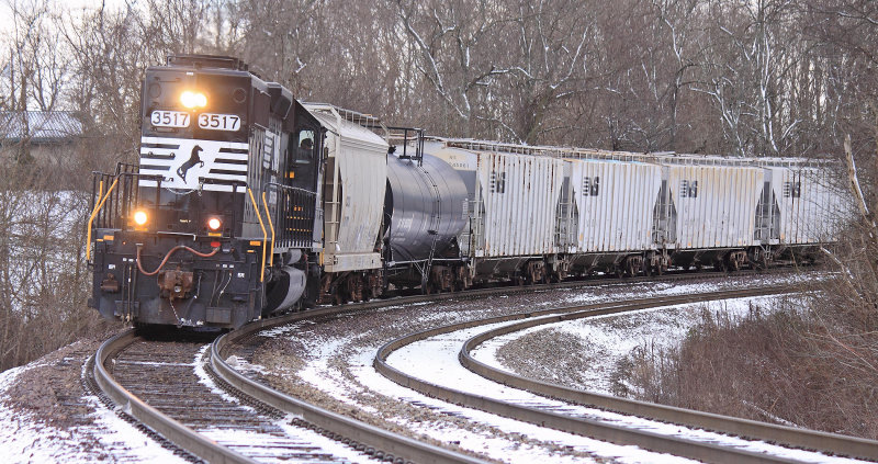 A former BN SD40-2 recently purchased by NS leads local T-19 West at Waddy 