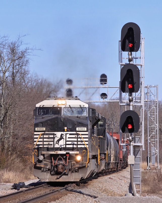 Southbound 113 gets back on the move at Bowen after a short wait.  