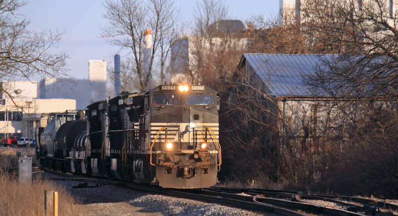 Westbound 112 comes by the brickyard at Harrodsburg 