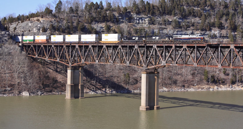 Central of Georgia 8101 leads NS 215 across the Cumberland River Bridge 
