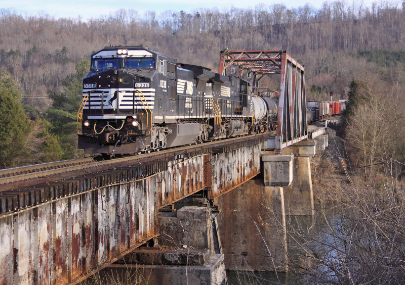 112 crosses the Clinch River bridge at Clinton on a warm Spring afternoon 