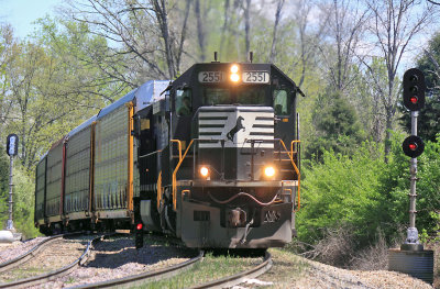 Westbound I-39 takes a restricting signal at East Tucker 