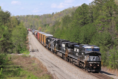 A old CR GE in new paint brings 142 down the hill at Parkers Lake 