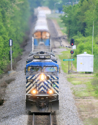 CEFX 1058, A GE C44CW, leads NS 376 by the block at East Harrodsburg 