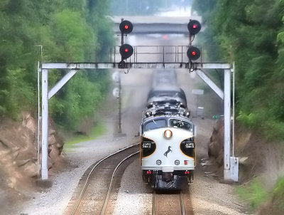 The old signal bridge at Whitley City frames the OCS as the train takes #1 track 