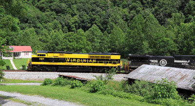 Virginian 1069 drifts down the hill towards Clinchport after a day of display at Natural Tunnel