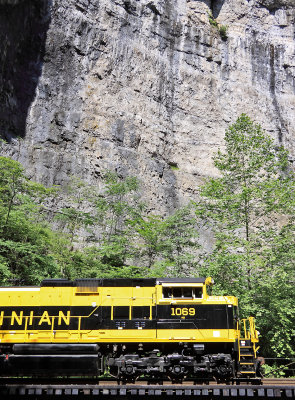 The 1069  looks small against the towering cliffs at Natural Tunnel 