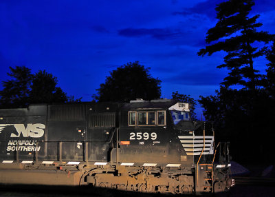 NS 2599, power for the T19 local, sits on the West leg of the wye during the Bluehour