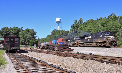 NS 215 passes through downtown Stearns and the K&T depot 