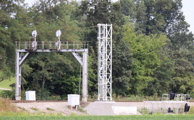 The tower for the new signal bridge at Bowen is up, ready for the overhead to be installed 