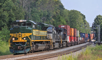 NS 1068, the Erie Heritage unit, brings Westbound 22A up Waddy hill 