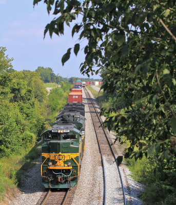 Westbound 22A eases up the main at Waddy after meeting 23G and T-19