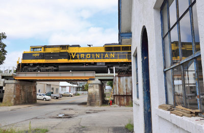 NS 22a starts across the bridge at Shelbyville KY 