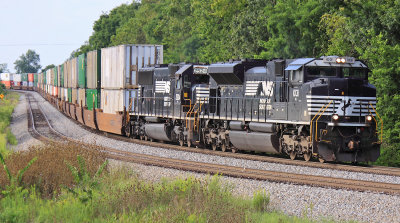 A nice pair of EMD's are shouting and singing as they drag 285 over the top of the hill at Waddy