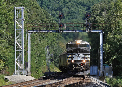 A brand new GE leads Northbound 57X under the signals at Southfork Kentucky 