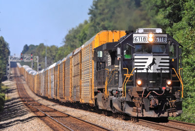 A former N&W SD40-2 has Southbound 275 rolling at track speed (60mph) through Gradison