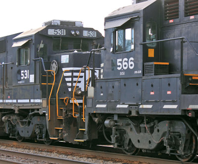 Renumbered D8-32B's head North from Chattanooga after getting patched to make room for a new batch of SD40-2's 