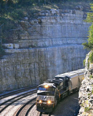 The massive Antioch cut dwarfs train 174 as it twist through the long curve just South of Burnside 