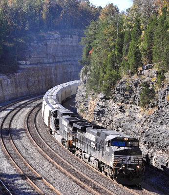 Northbound 174 eases through the cut at Antioch, just South of Burnside 