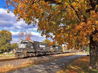 A faded and worn SD70 leads NS 171 through Andrews, Indiana 