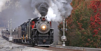 Southern 630 smokes up the little town of Valley Head, Alabama