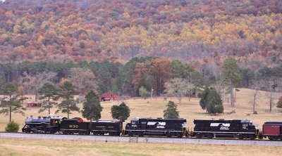 Southern 630 hustles North up the valley between Fort Payne and Valley Head