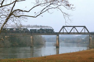 Southern 630 crosses the Holston River near Strawberry Plains, TN on a dark Winters morning 