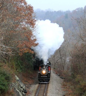 Southern 630 blast up the gorge at Alexander, NC with a dead slug set and train in tow 