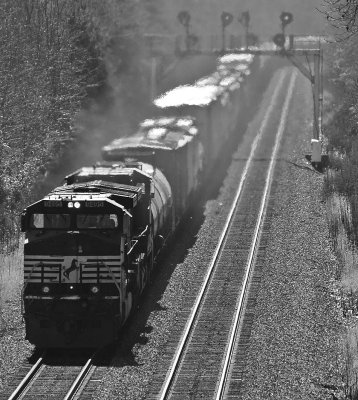 Northbound 168 comes under the intermediate signals at Highpoint TN 