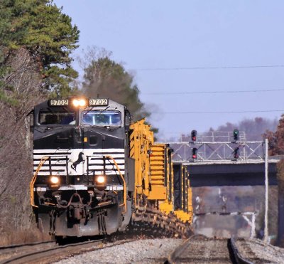 A lone D9 drags a short (and heavy) 055 South at Pemberton 