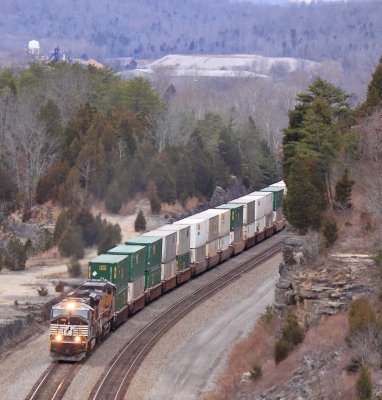 Southbound 285 climbs away from the Cumberland River valley after a crew change at Burnside 