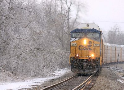 A lone CSX GE drags NS 197 through the ice at Milidgeville 