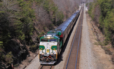 Southern 8099 brings a trainload of happy passengers through Sunbright, TN 