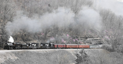 SR 630 drags her train up the 1.7% grade at Halfmile Branch, just East of Hurley