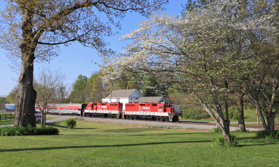 The R.J. Corman Derby train races through a beautiful Spring morning at Duckers, KY 