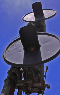 GRS Model SC Searchlight signals, Northbound home signal at Southfok, KY