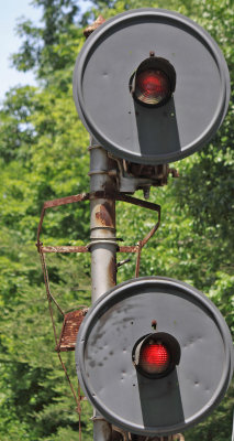 GRS Model SC Searchlight signals, Northbound home signal at Southfok, KY 