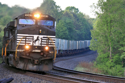 Northbound NS 216 has just crossed into Kentucky, seen here at Strunk just after sunrise 