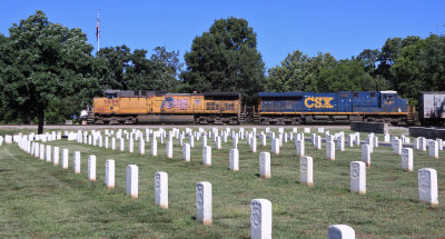 A UP motor leads a CSXT Southbound near Nashville